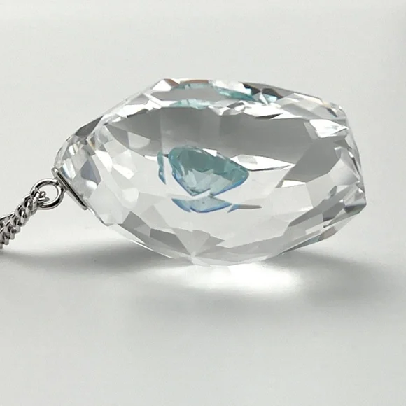 Swarovski Blue Heart Pendant with chain - Picture 4 of 6